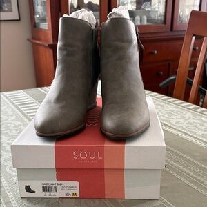 SOUL Naturalizer Women's Light Gray Ankle Booties